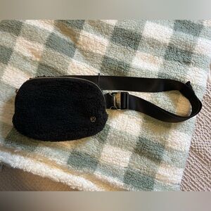 Lululemon Everywhere Fleece Belt Bag